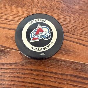 Colorado Avalanche Official NHL Game Puck Signed By‎ B Bettman